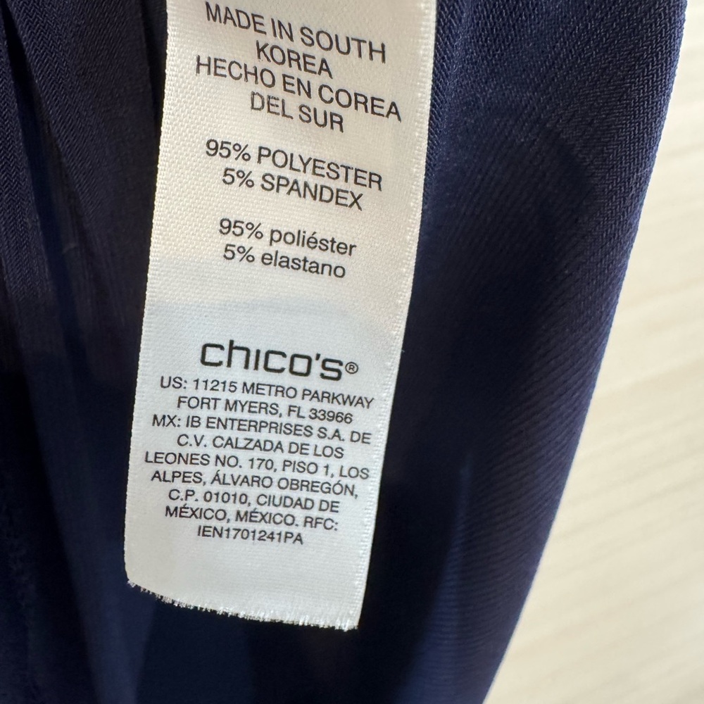 Chico's Size 1 Navy Blue Cap Sleeve Lightweight Relaxed Top size Medium - Picture 4 of 6